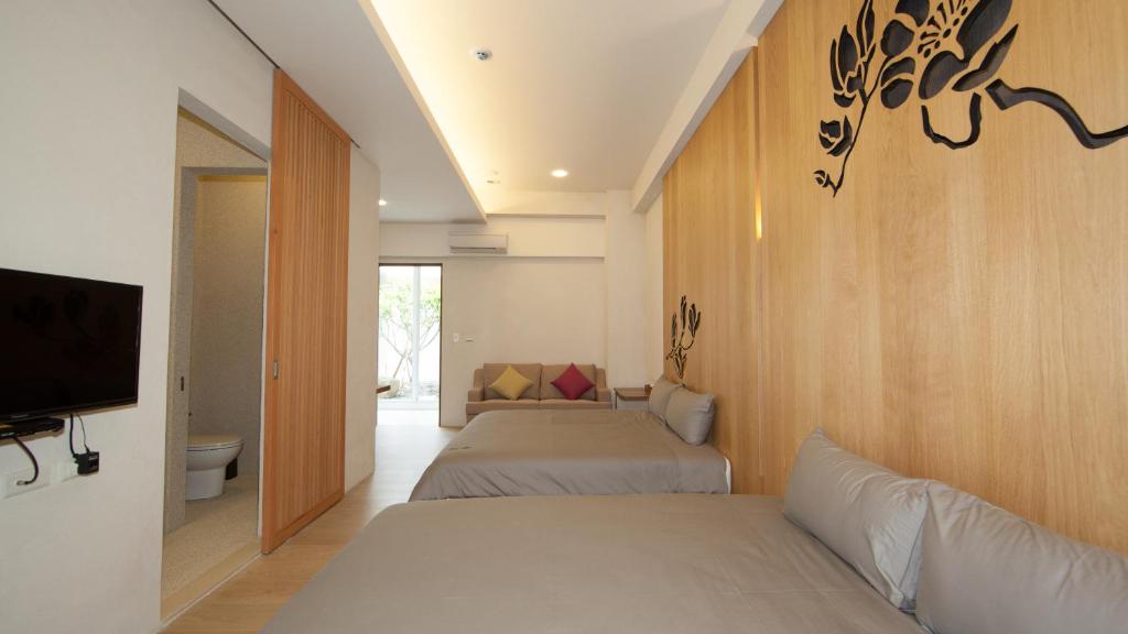 Wood Whispering Residence room 1